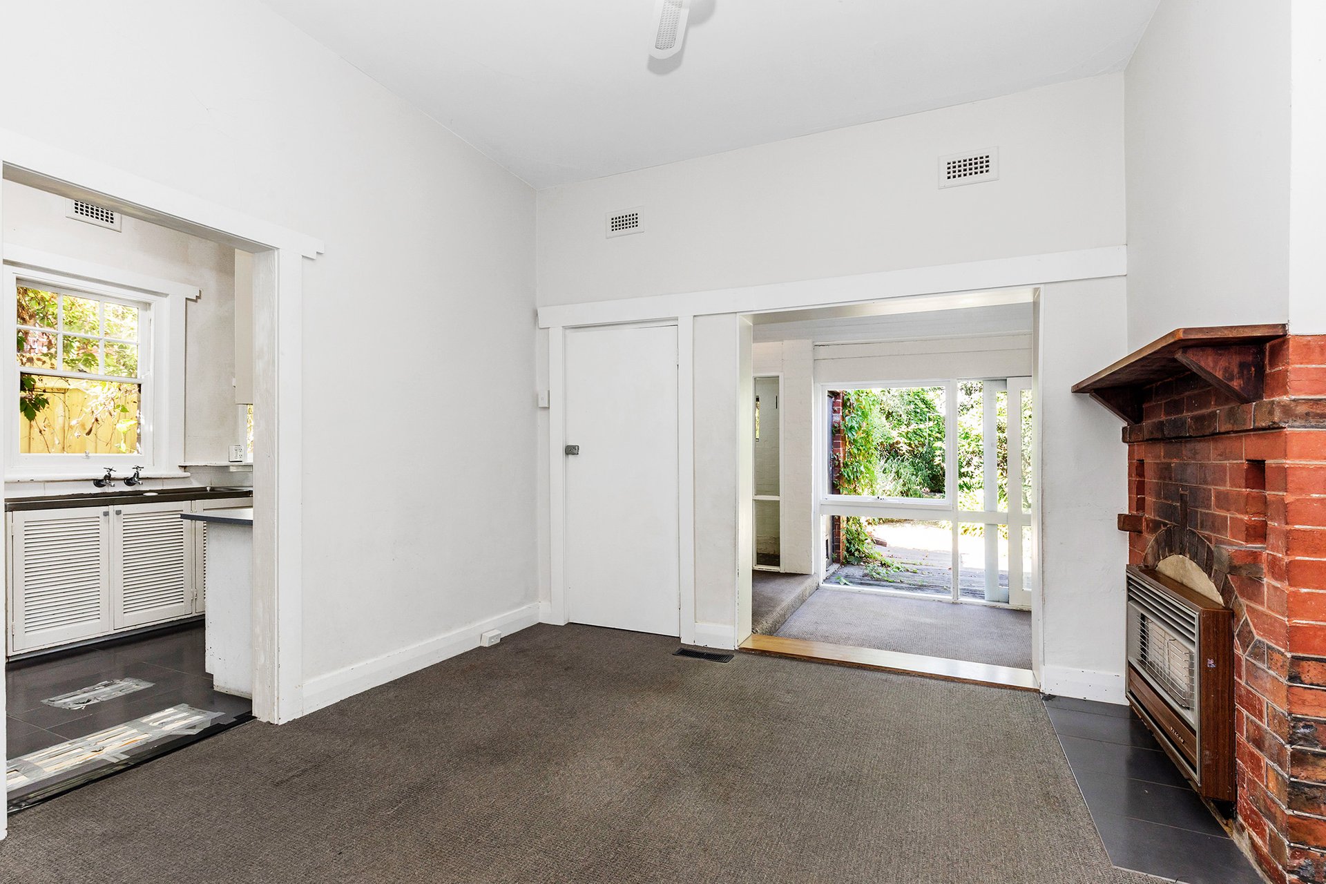 Property Gallery Thumbnail 3