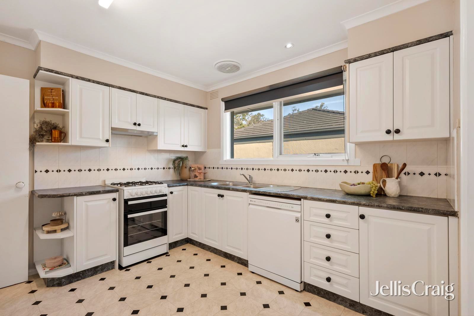 12 Kathy Court, Mooroolbark image 5