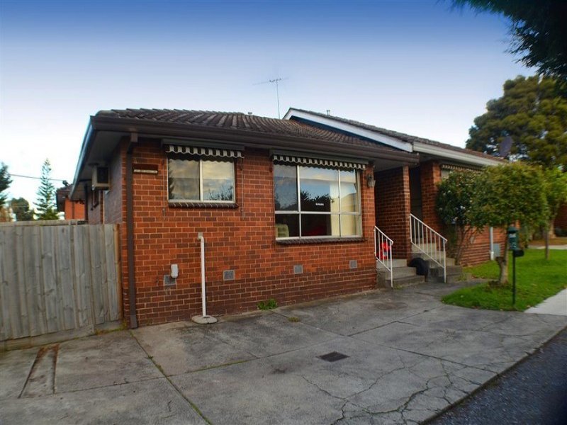 1/2 Kelly Street, Chadstone image 3