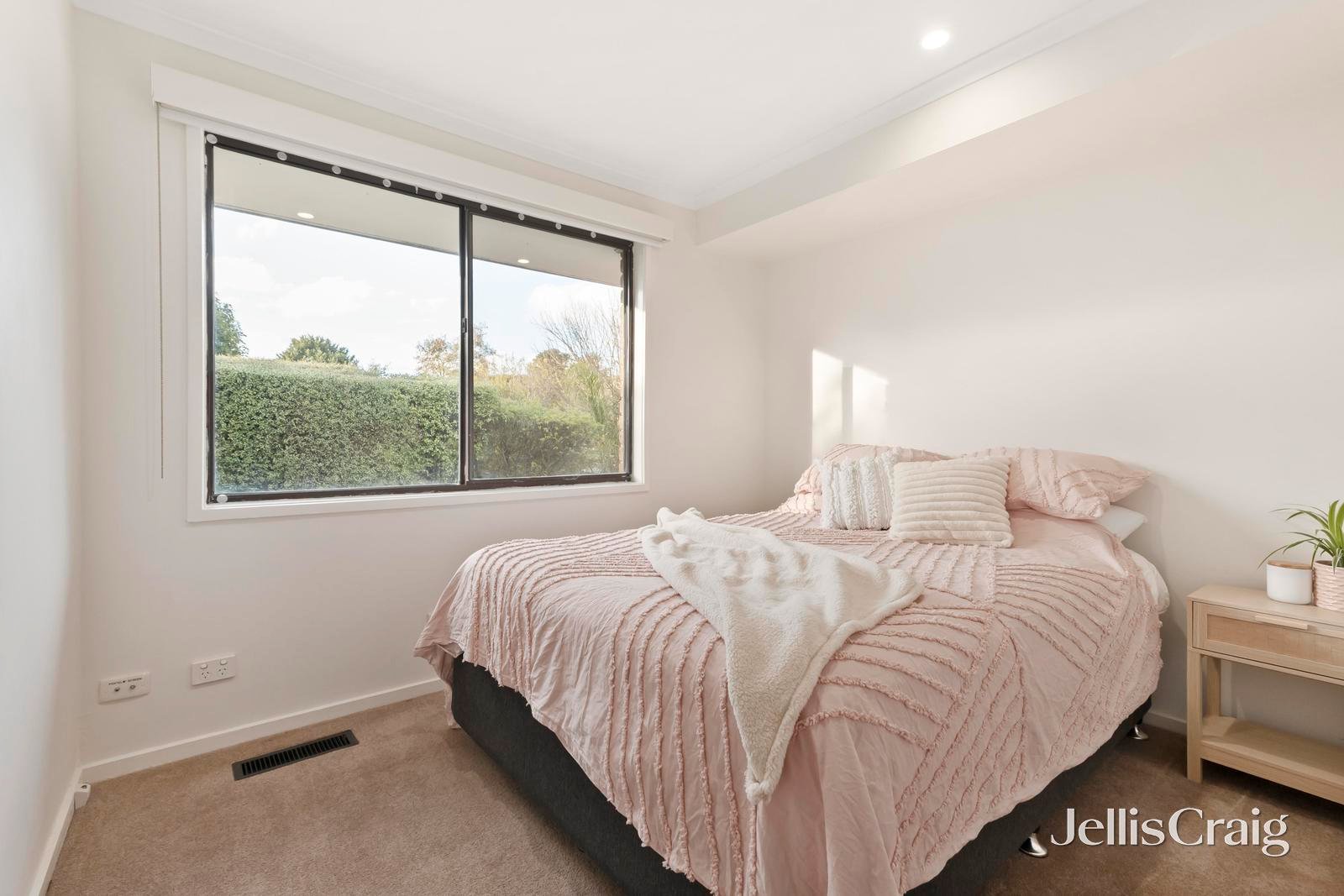 12 Kingsbridge Court, Croydon Hills image 10