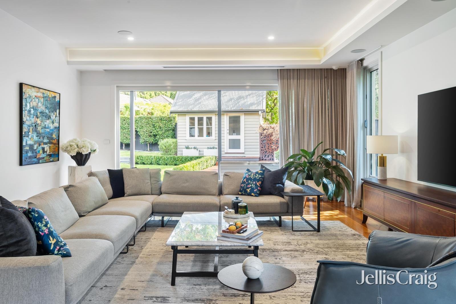 12 Kinsale Crescent, Balwyn image 10