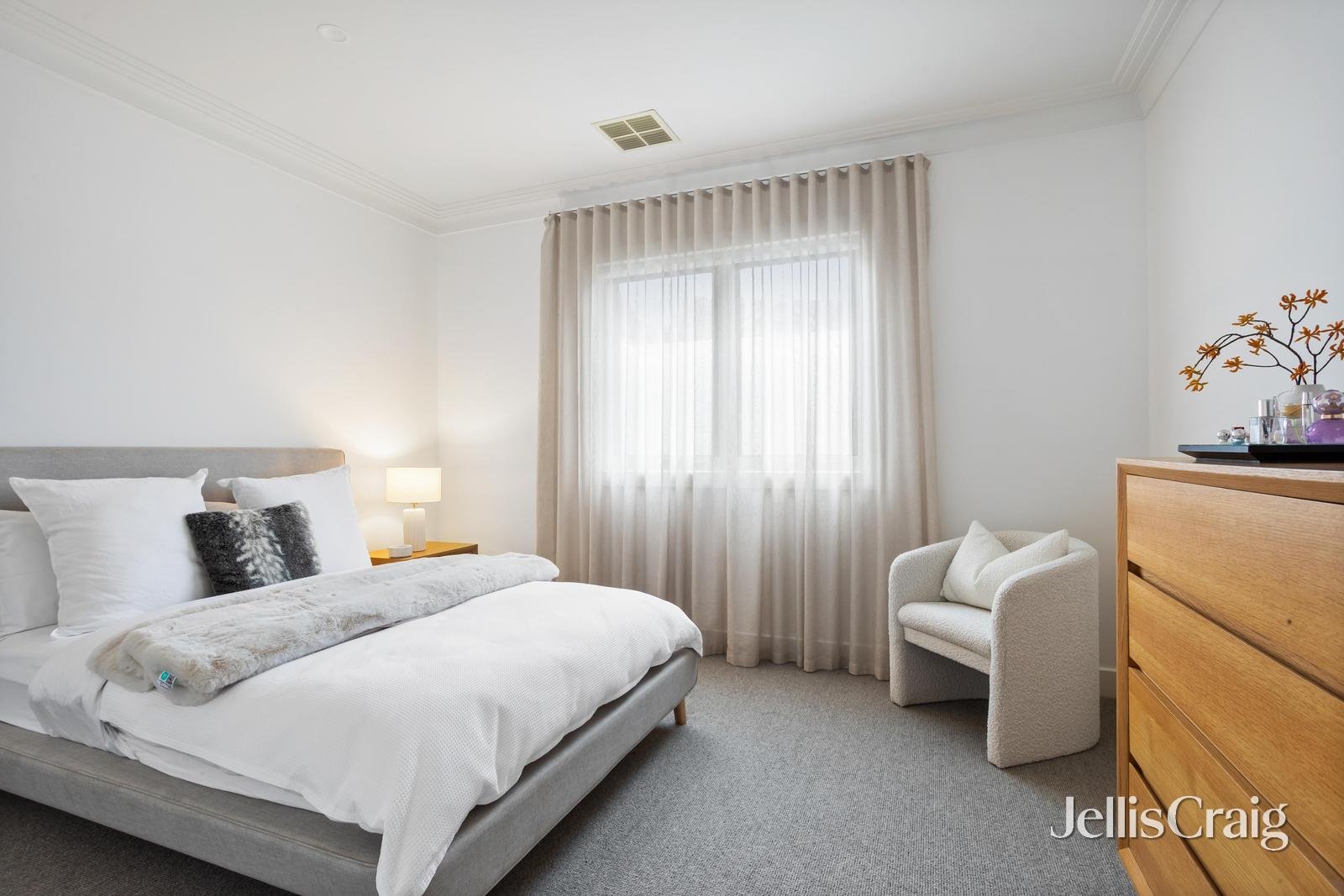 12 Kinsale Crescent, Balwyn image 14