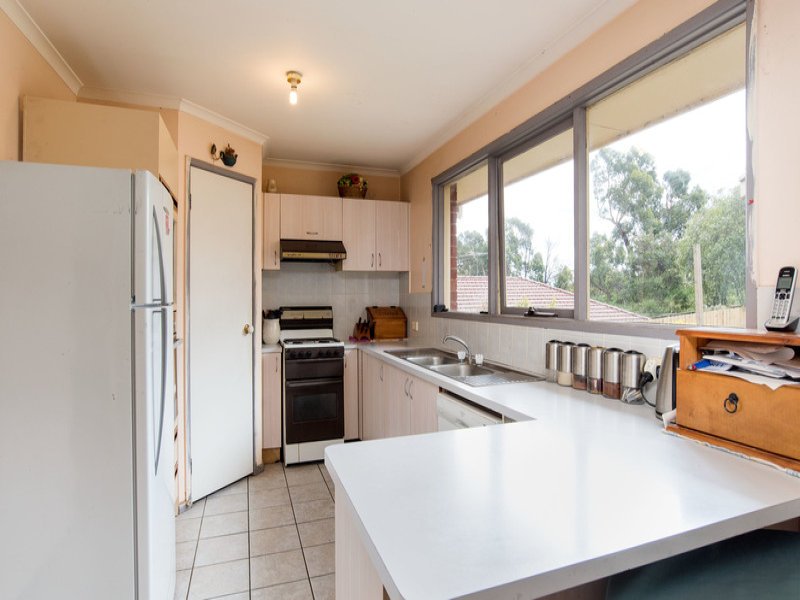 12 Kirkford Drive, Mooroolbark image 3