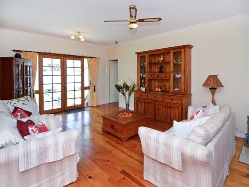12 Lancaster Avenue, Newcomb image 4