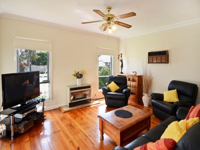 12 Lancaster Avenue, Newcomb image 5