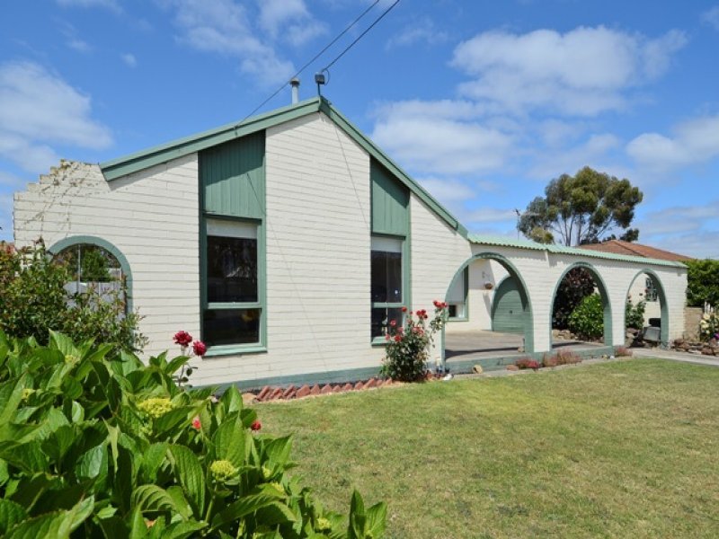 12 Lancaster Avenue, Newcomb image 13