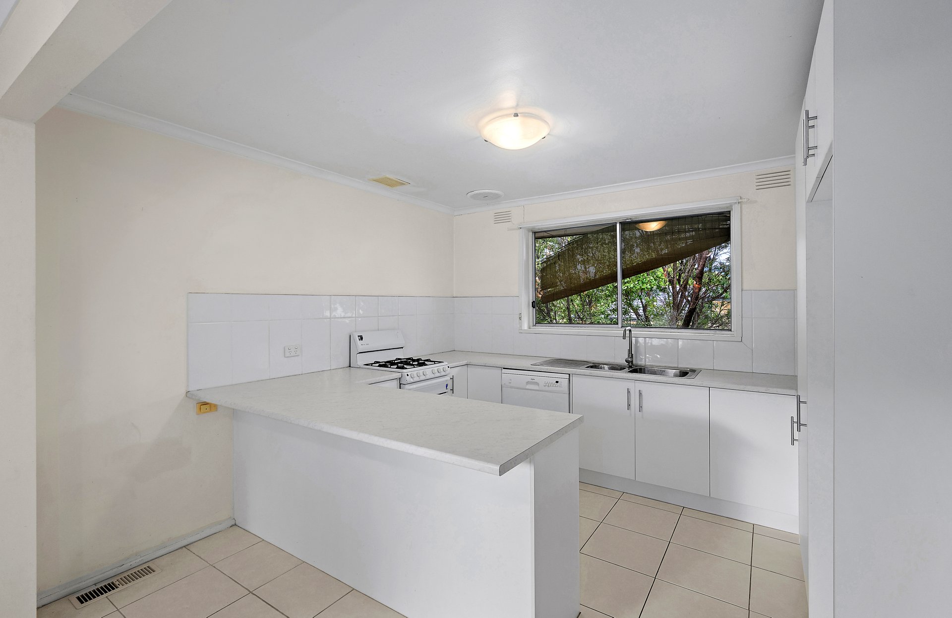 12 Lansell Road, Mooroolbark image 5