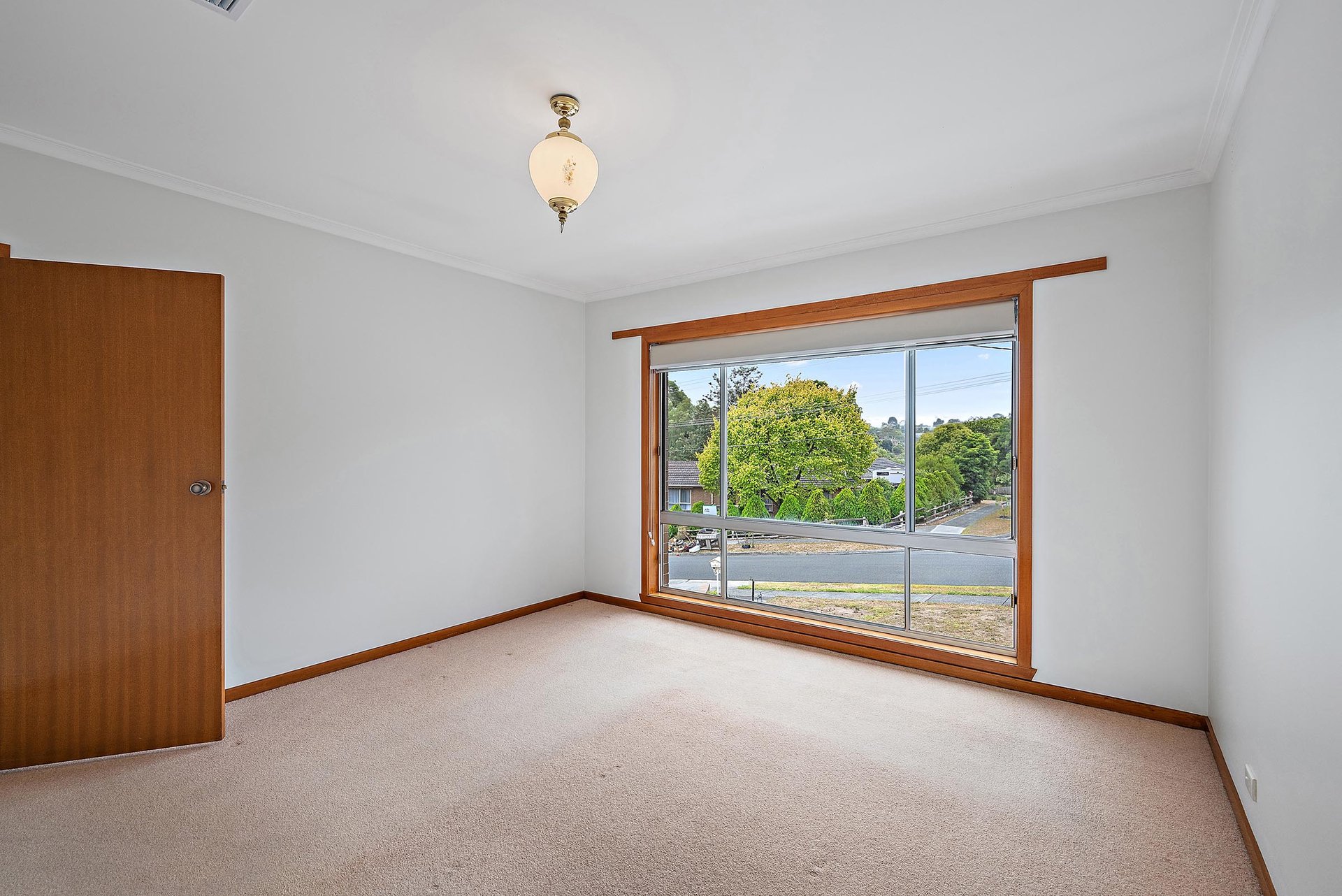 12 Larnook Crescent, Mooroolbark image 5