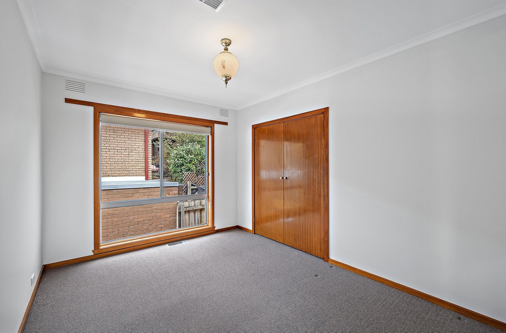 12 Larnook Crescent, Mooroolbark image 6