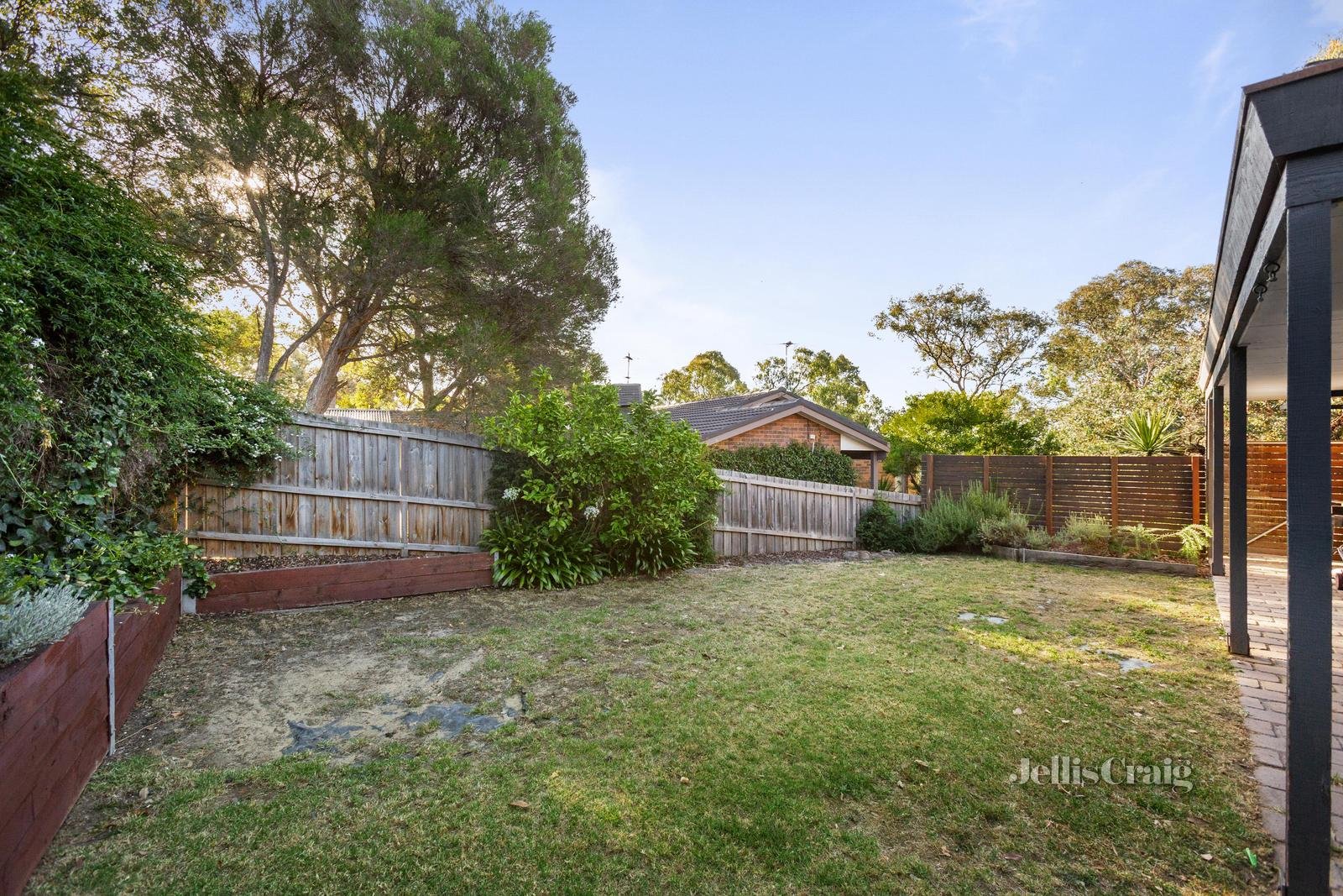 12 Laurison Road, Eltham North image 12