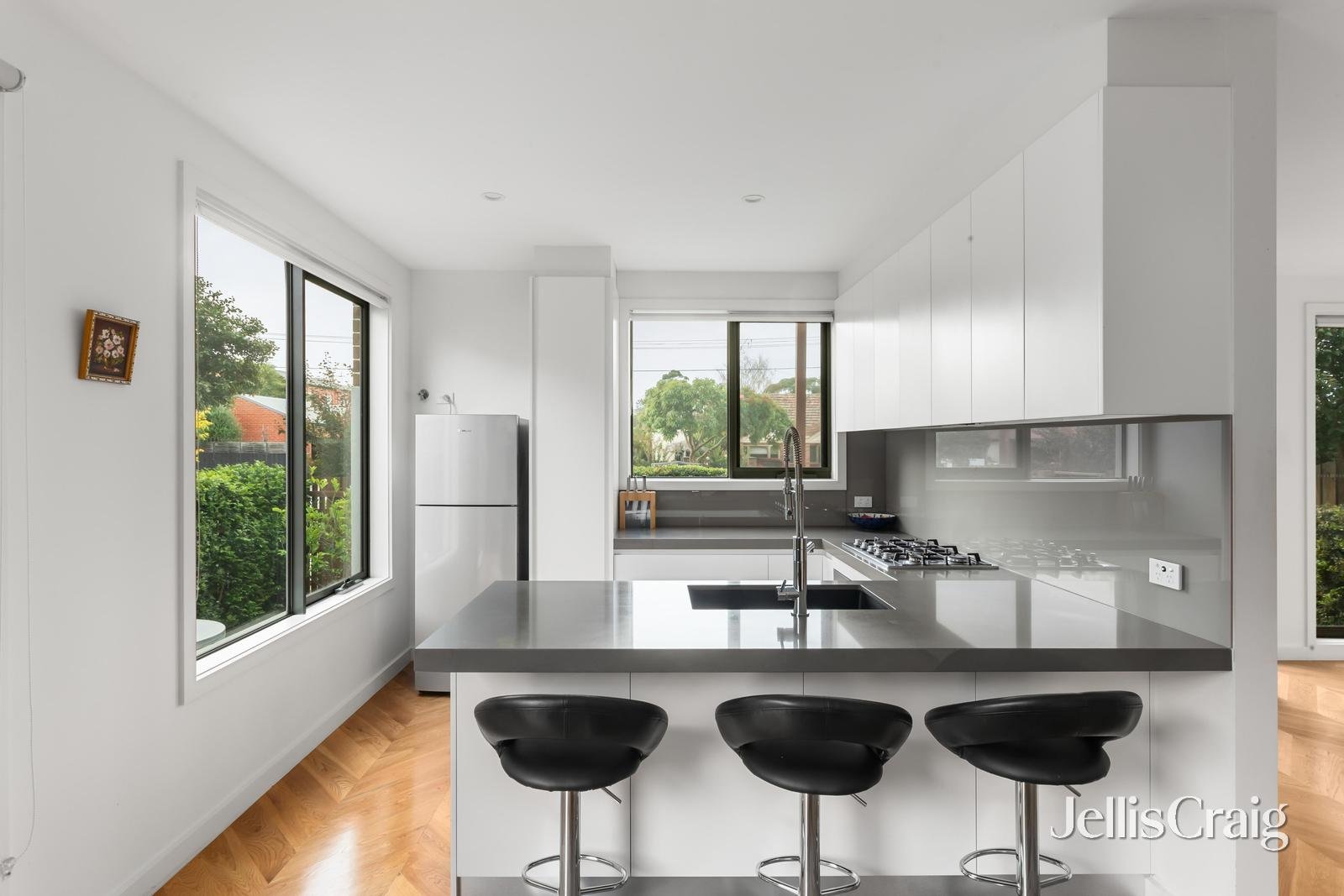 1/2 Lees Street, Mckinnon image 5