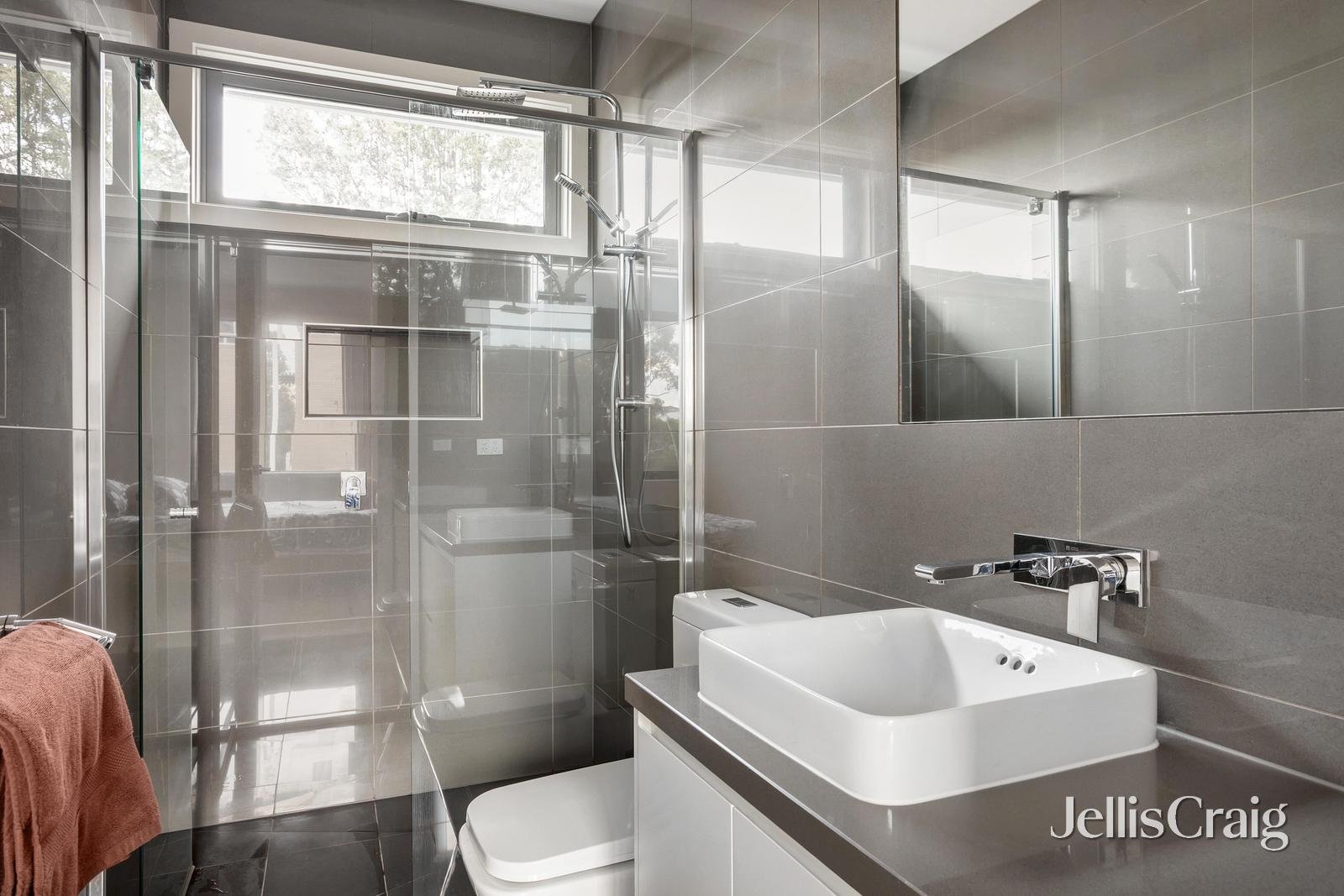 1/2 Lees Street, Mckinnon image 10