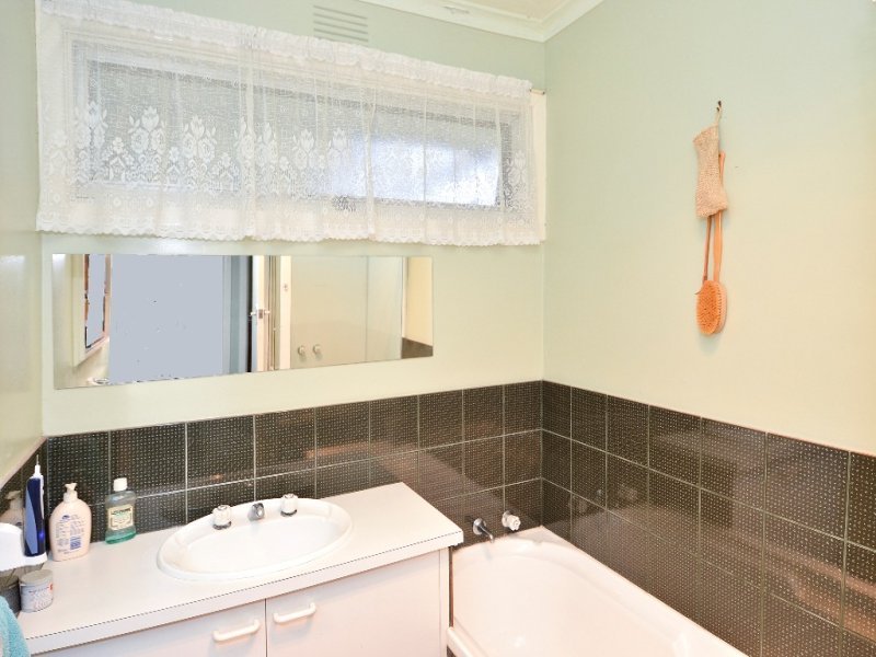 12 Lime Crescent, Lara image 8