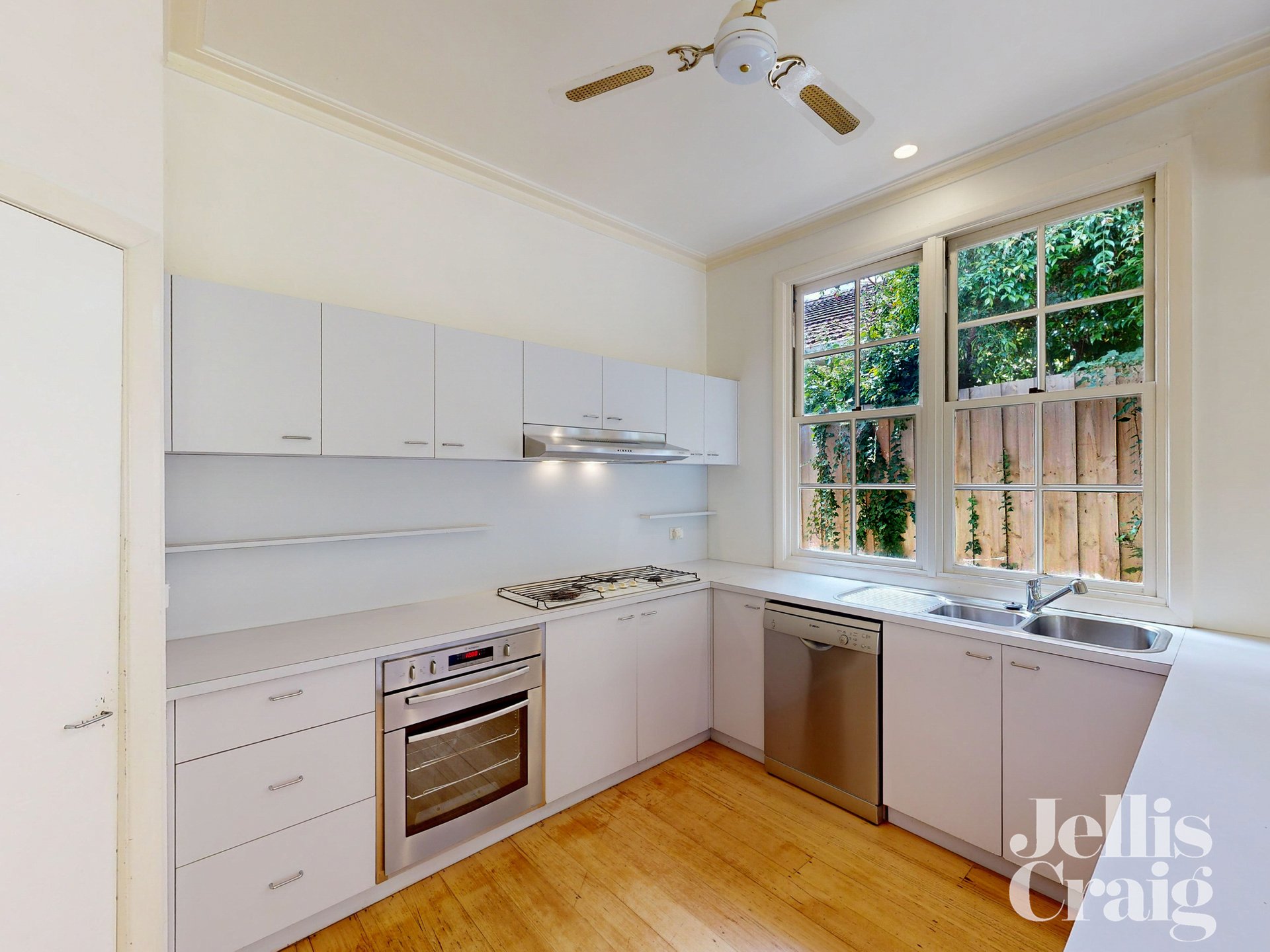 12 Lincoln Street, Glen Iris image 4