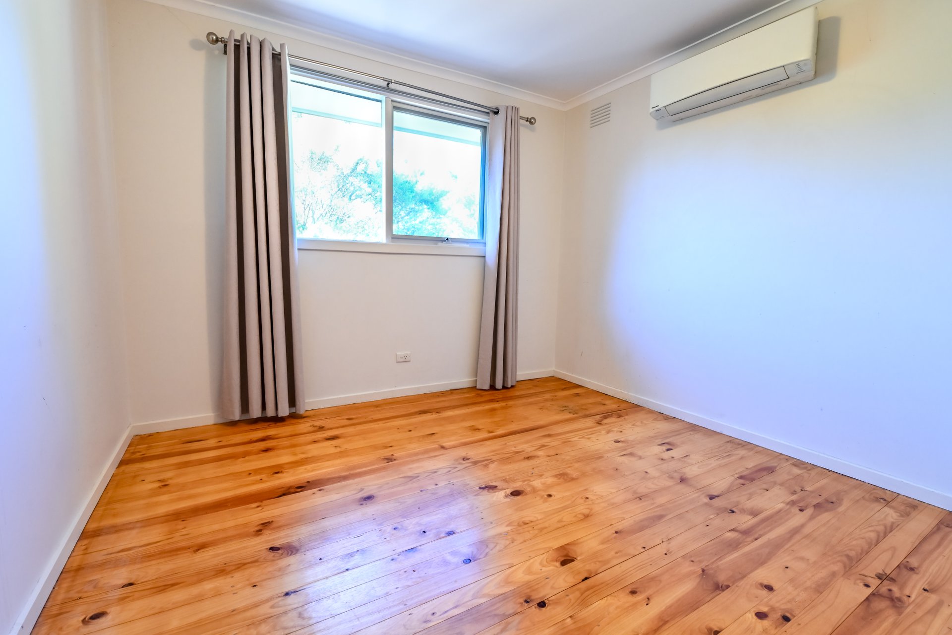 12 Lomond Drive, Glen&nbsp;Waverley image 5