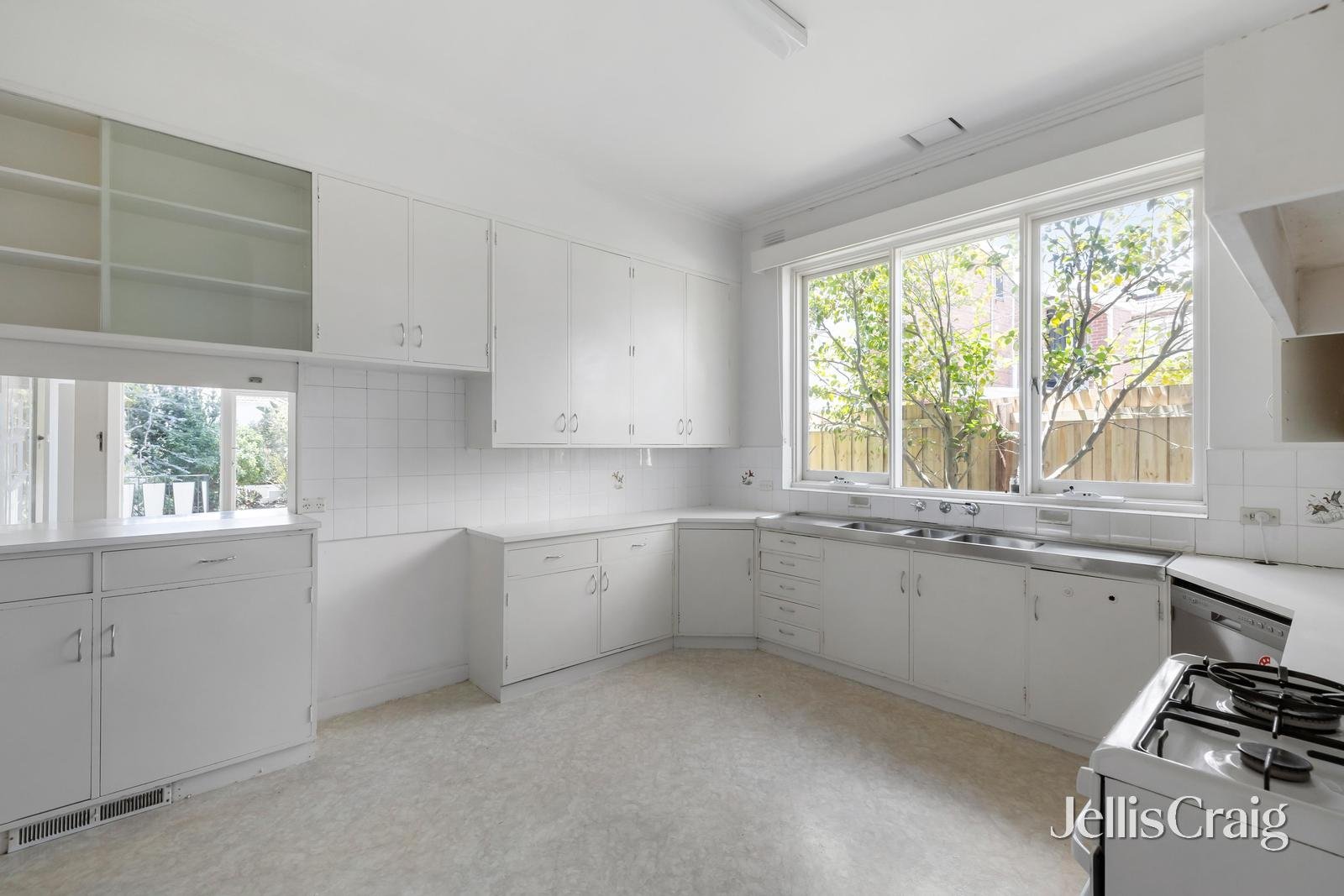 12 Los Angeles Court, Ripponlea image 4