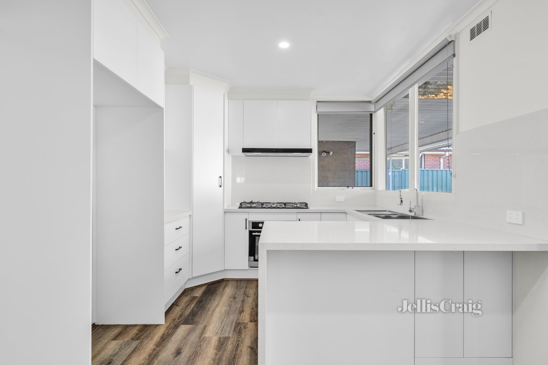 12 Lowen Road, Glen Waverley image 3