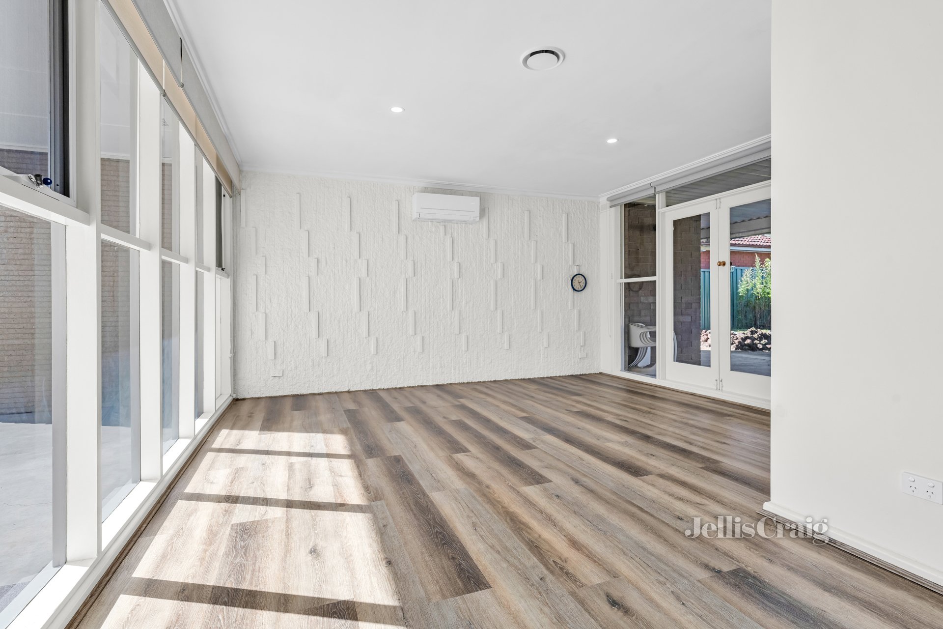12 Lowen Road, Glen Waverley image 2