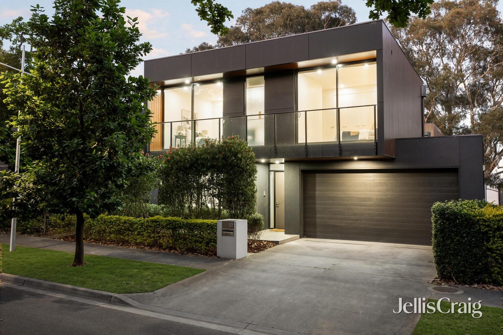 12 Lower Drive North, Kew image 1