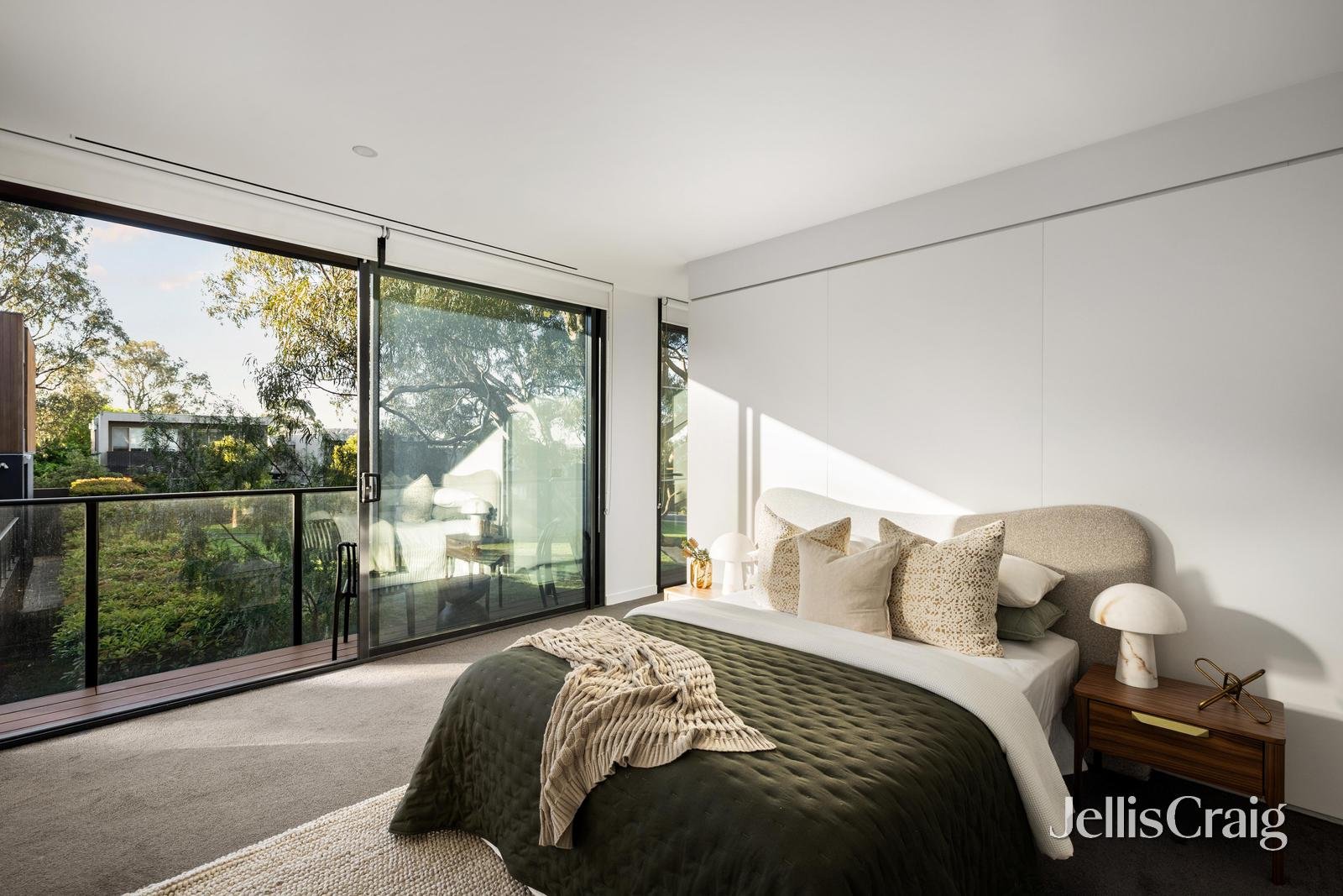 12 Lower Drive North, Kew image 6