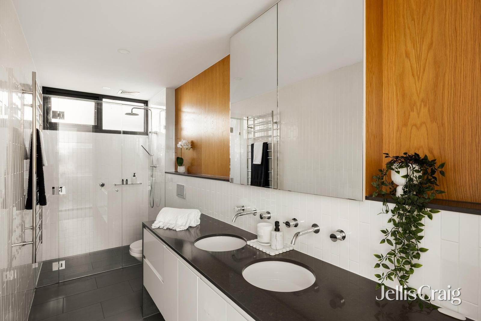 12 Lower Drive North, Kew image 12