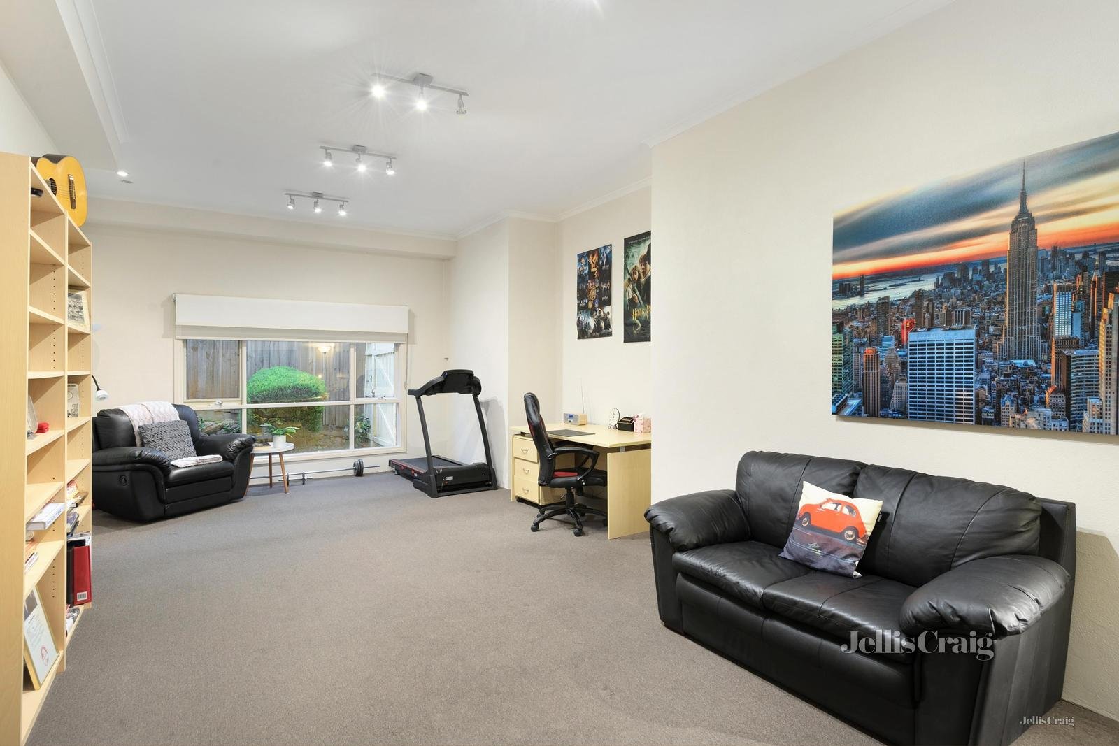 12 Manatunga Circuit, Greensborough image 7