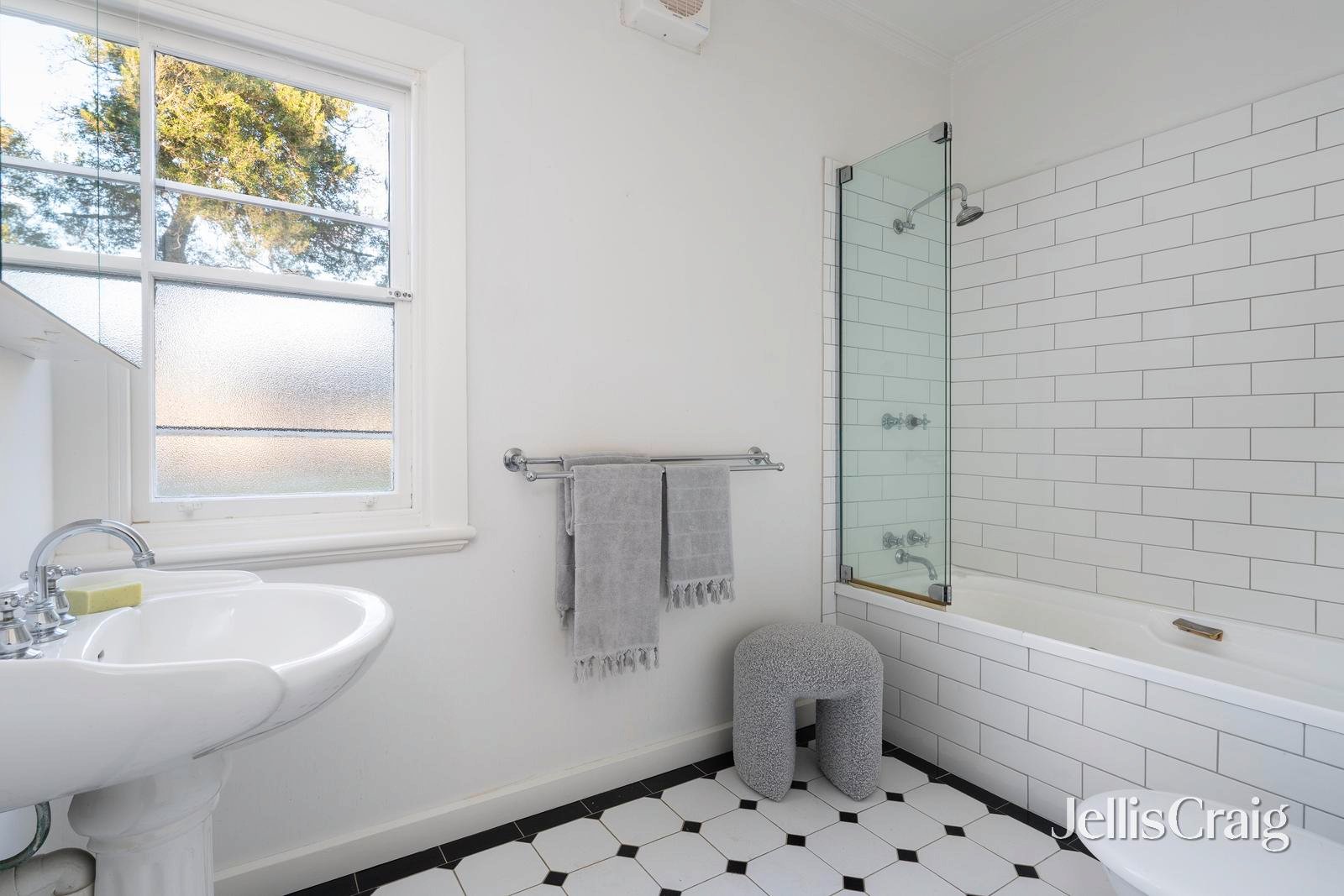 12 Mangarra Road, Canterbury image 10