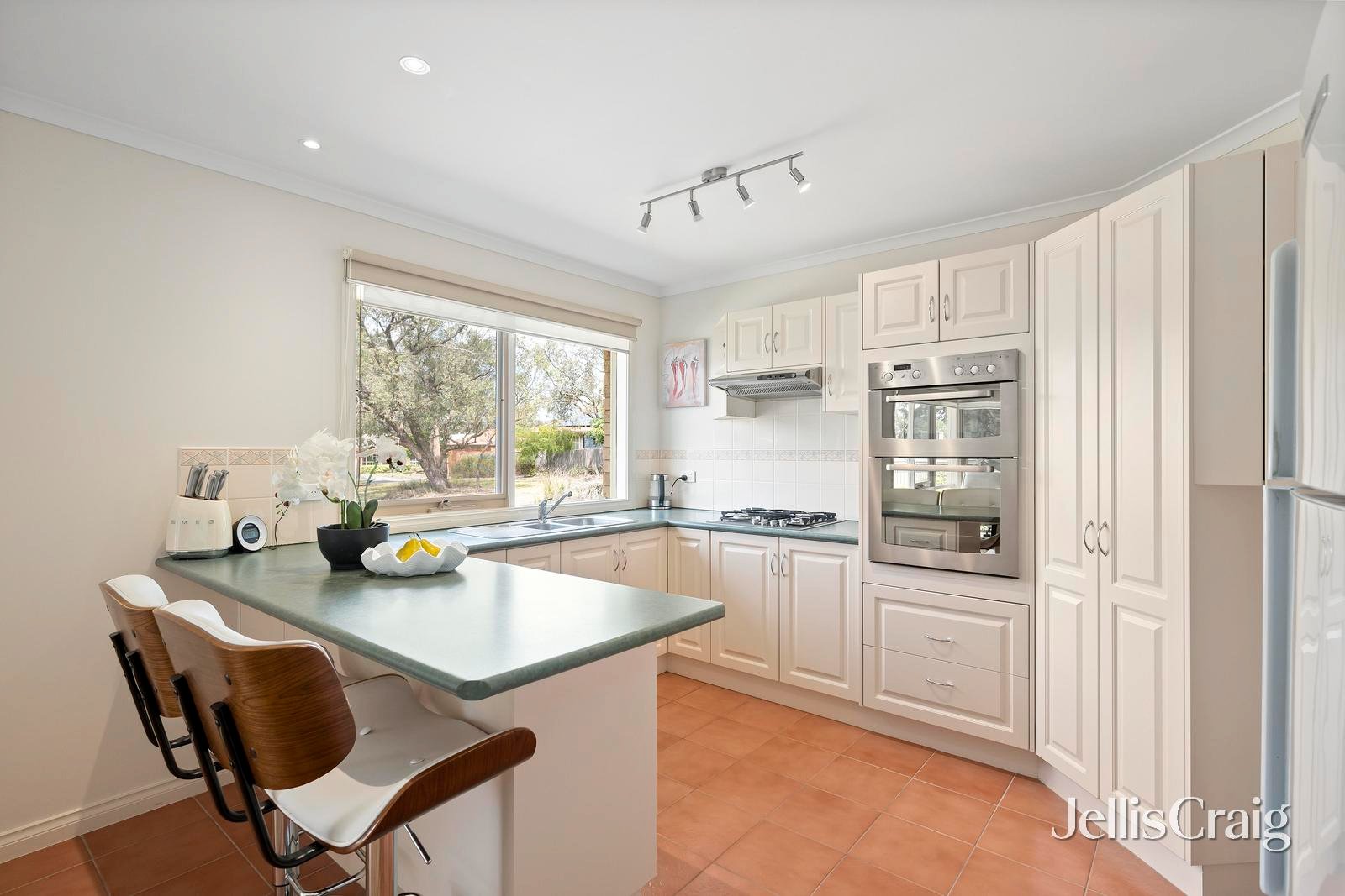 12 Manifold Court, Croydon South image 3