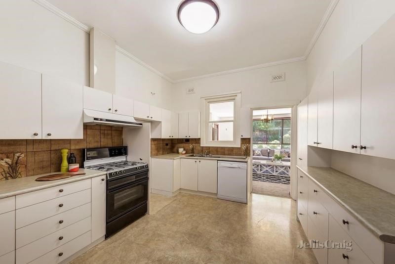 12 Maple Crescent, Camberwell image 3