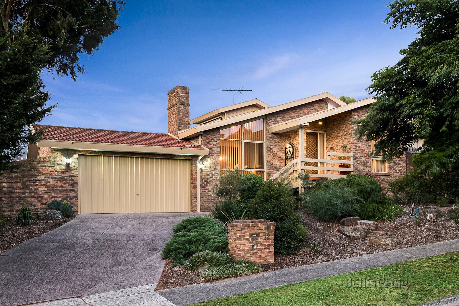 12 Maxine Drive, St Helena image 2