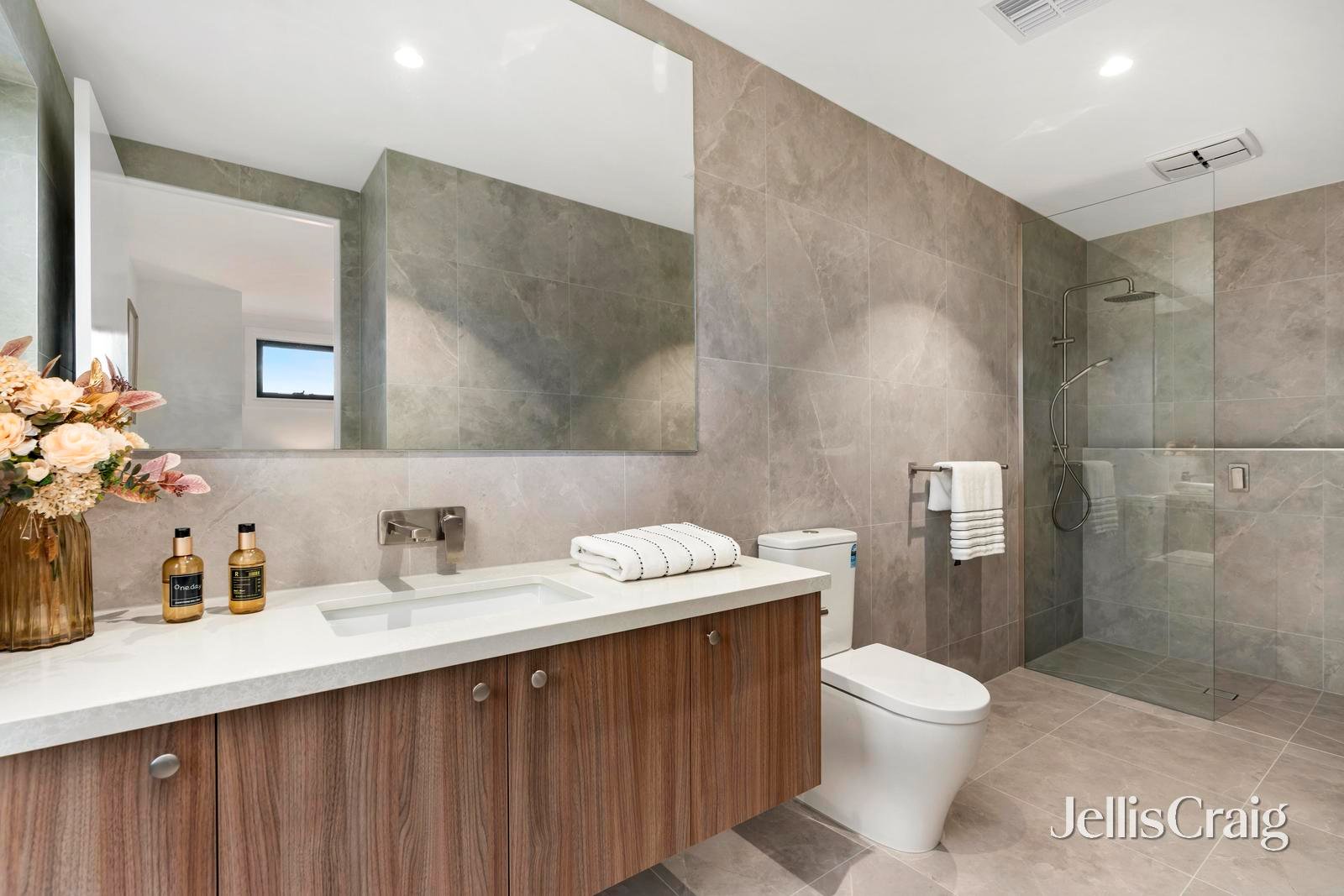 12 Mayfield Drive, Mount&nbsp;Waverley image 15