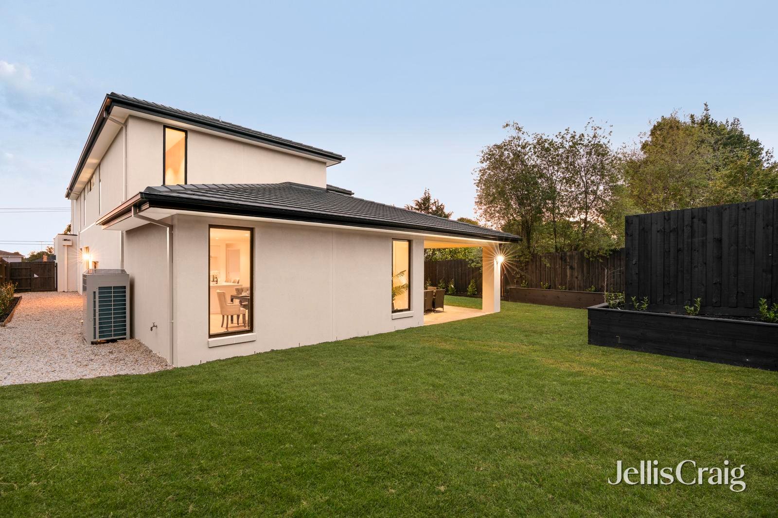12 Mayfield Drive, Mount&nbsp;Waverley image 18