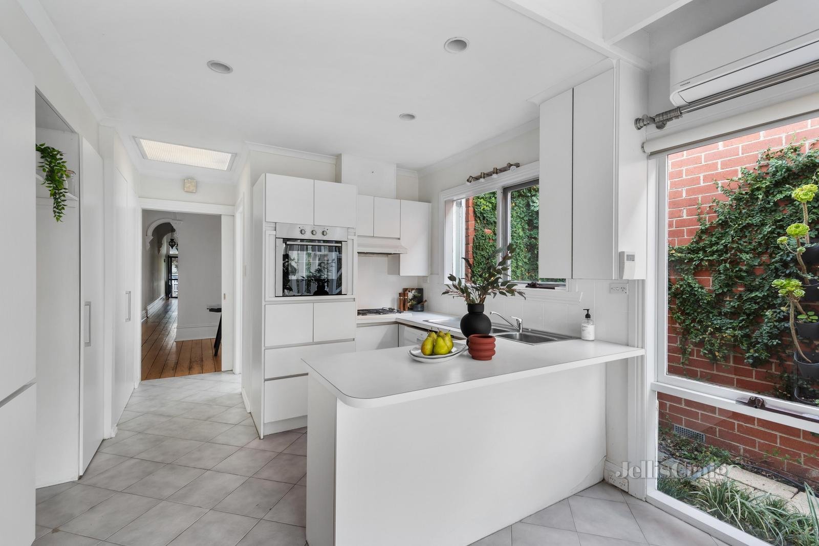 12 Merton Place, Albert Park image 6