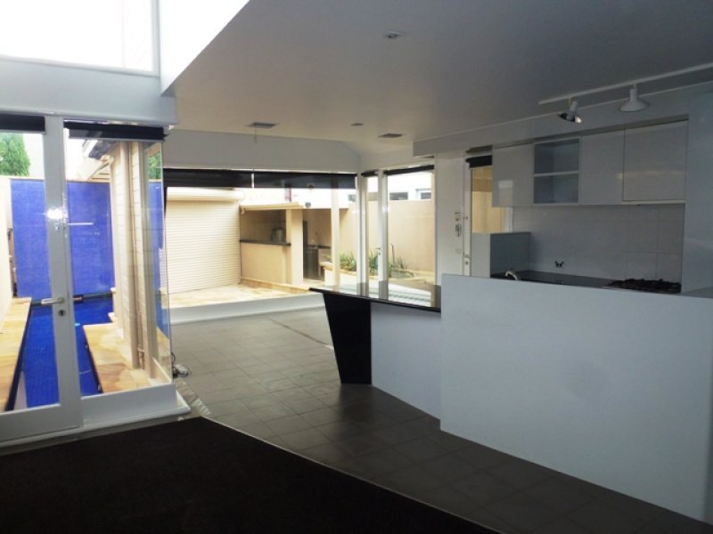 12 Merton Street, Albert Park image 4