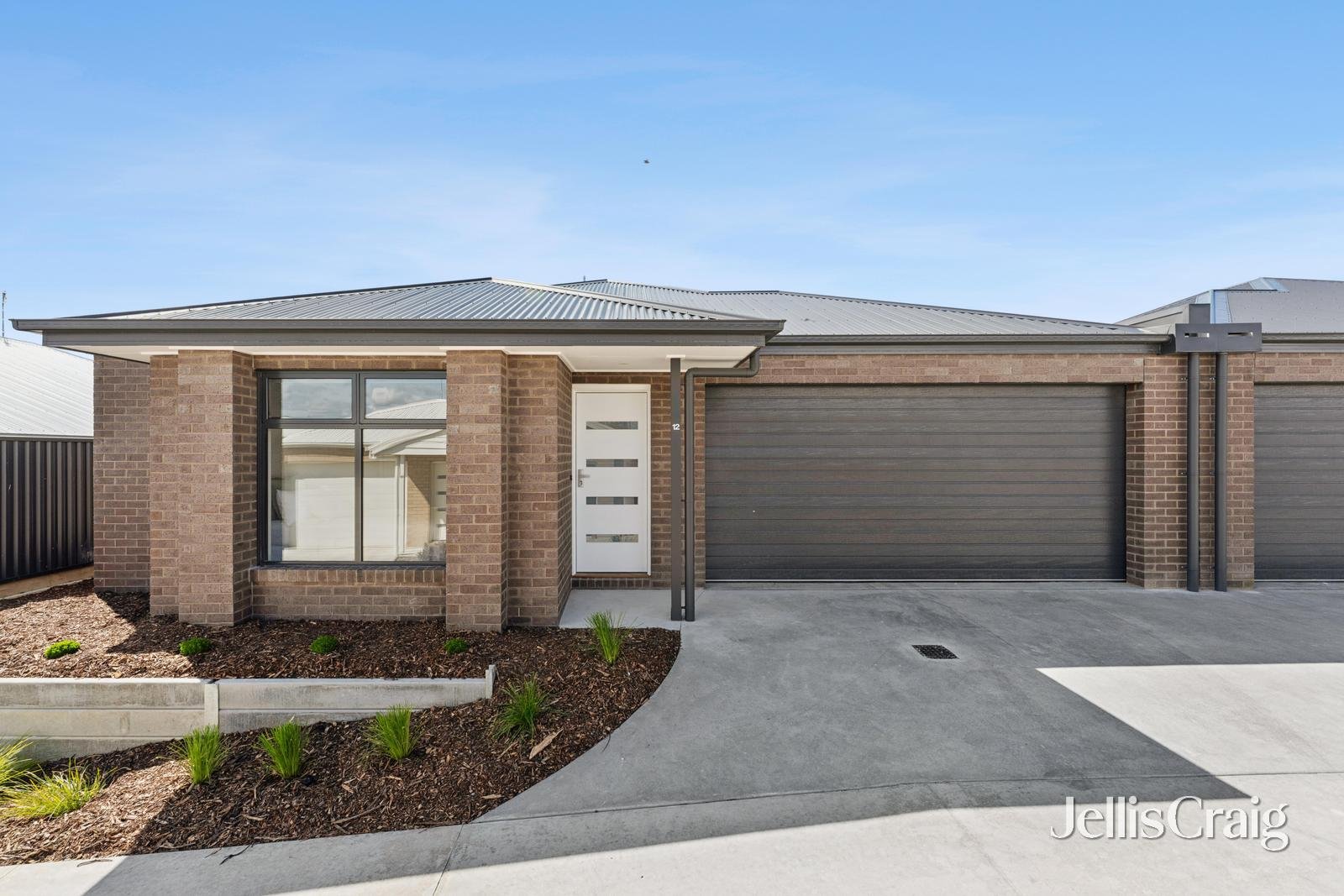 12 Miners Crescent, Canadian image 1