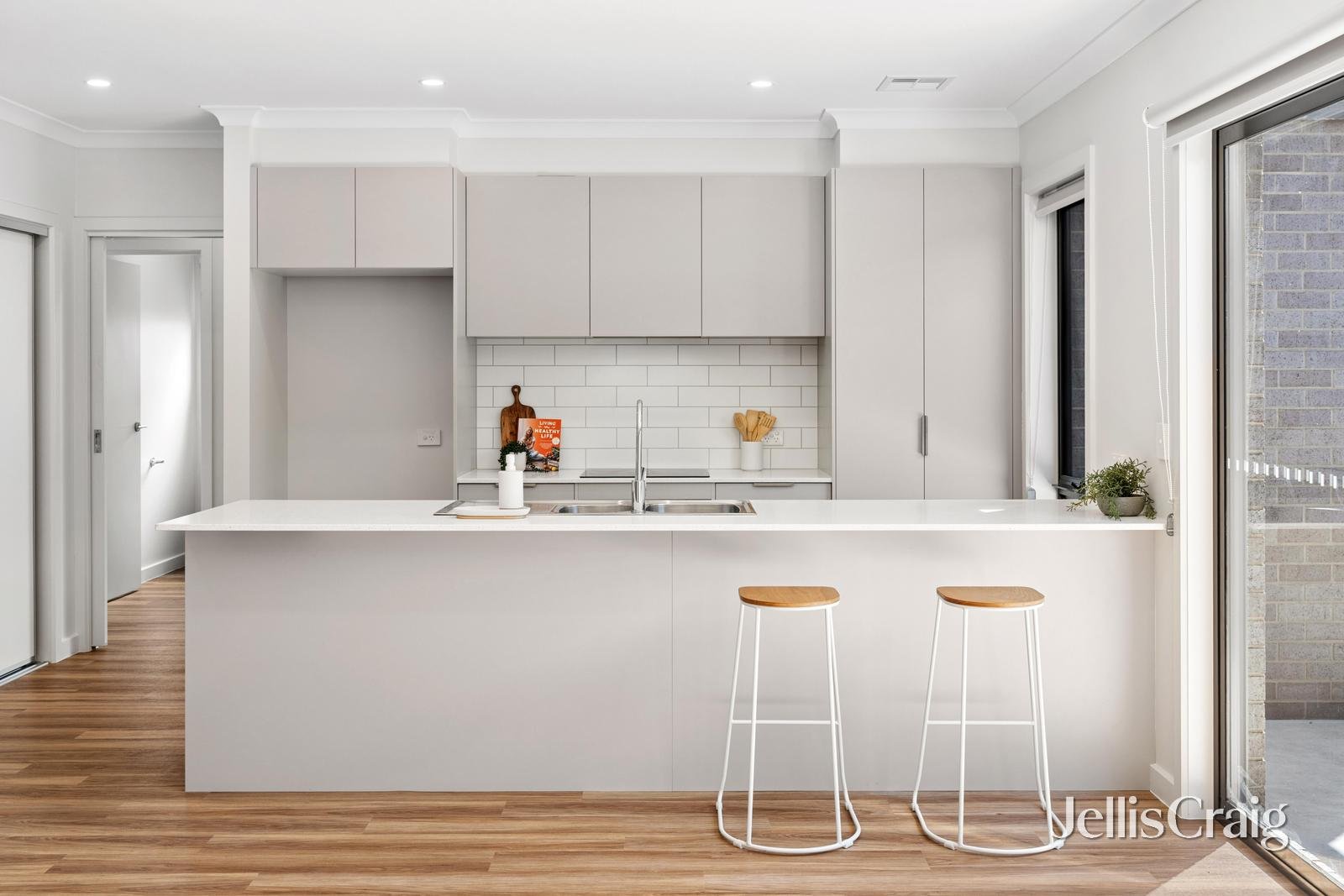 12 Miners Crescent, Canadian image 3