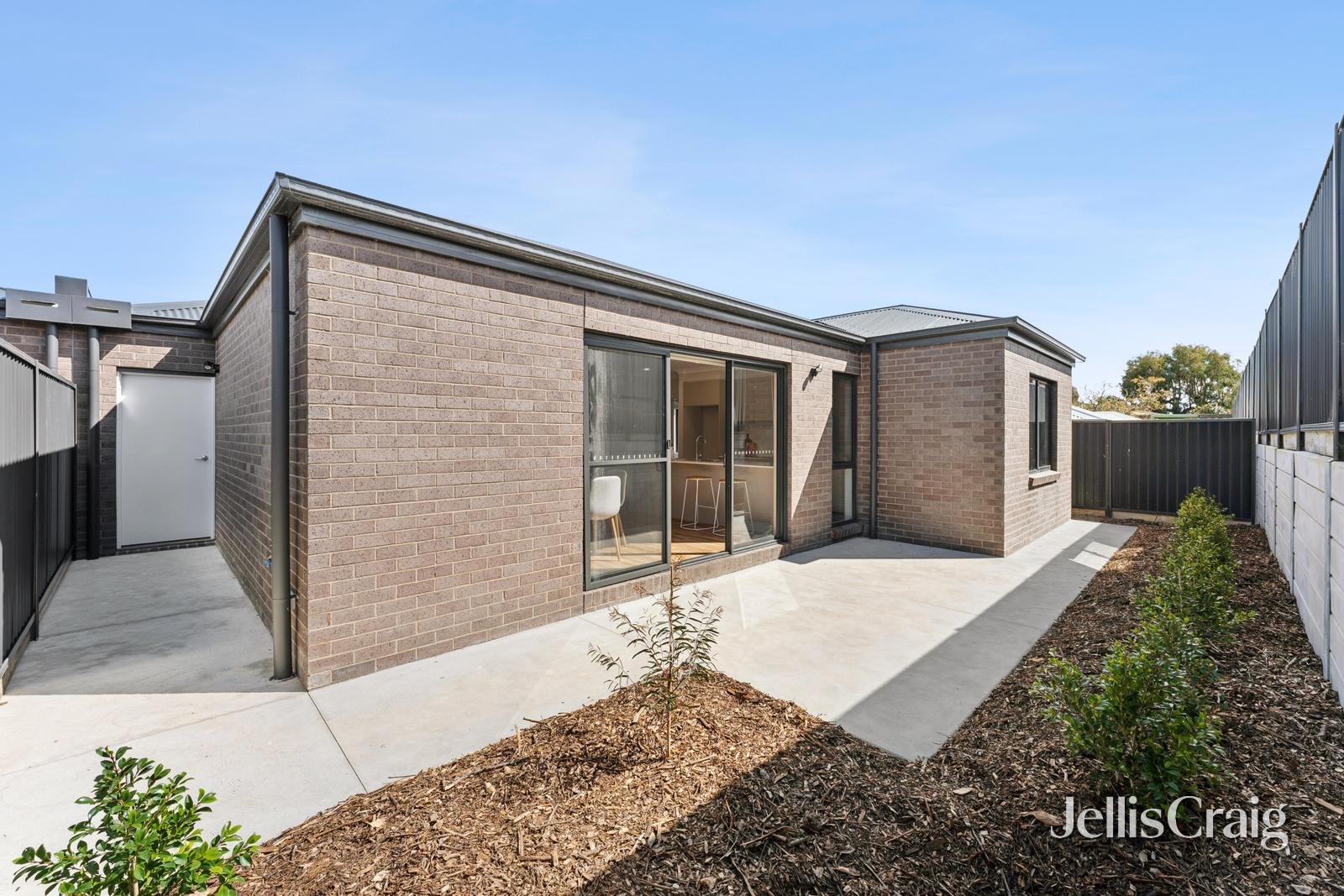 12 Miners Crescent, Canadian image 4