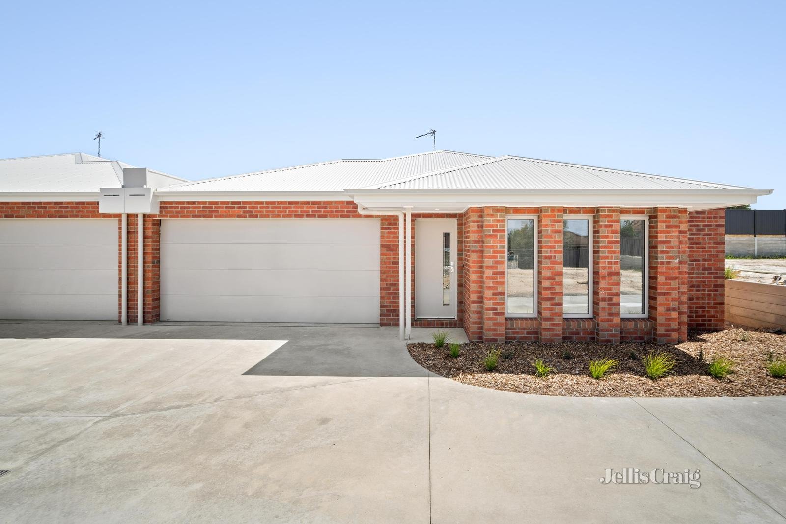 12 Miners Crescent, Canadian image 1