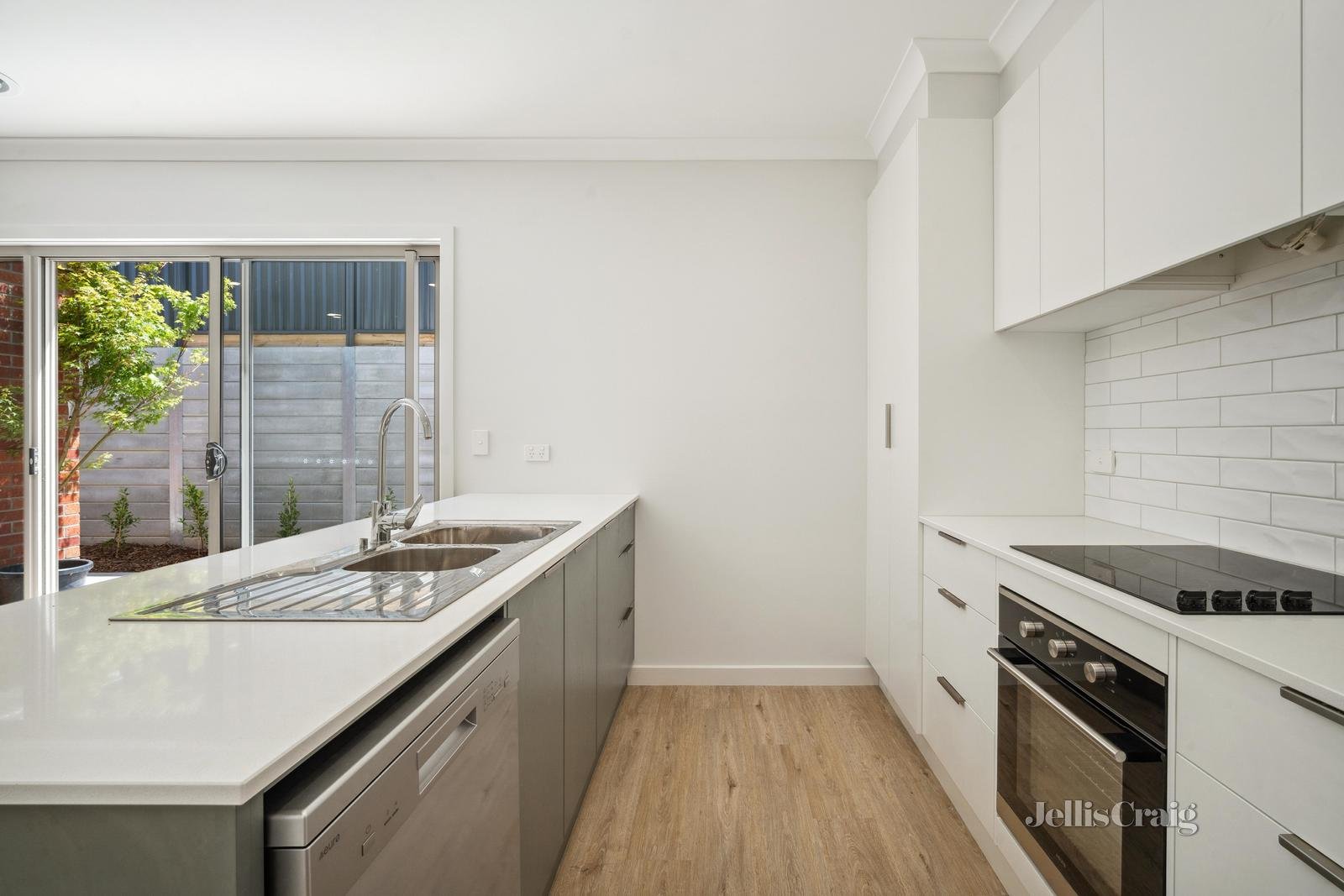 12 Miners Crescent, Canadian image 4