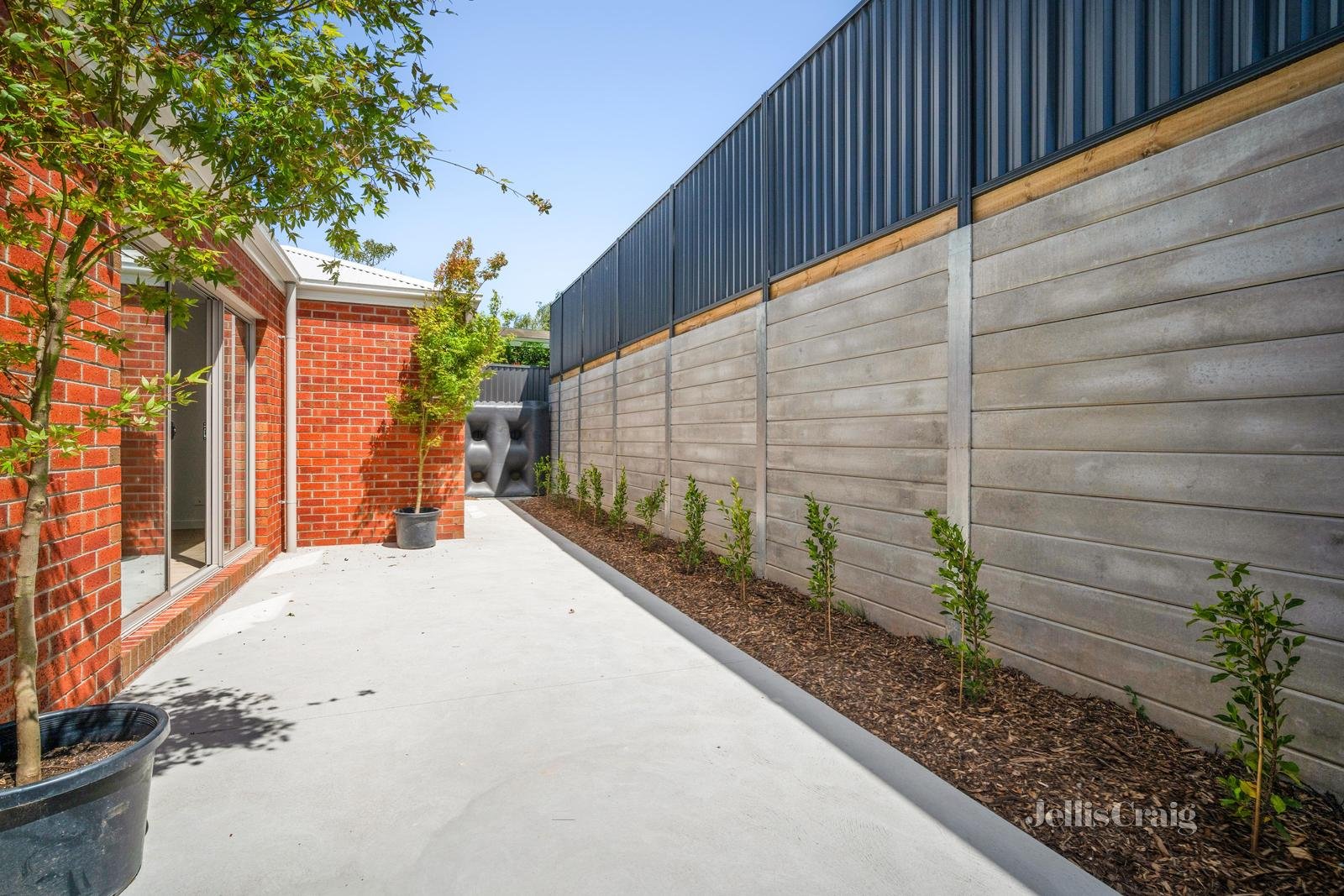 12 Miners Crescent, Canadian image 6