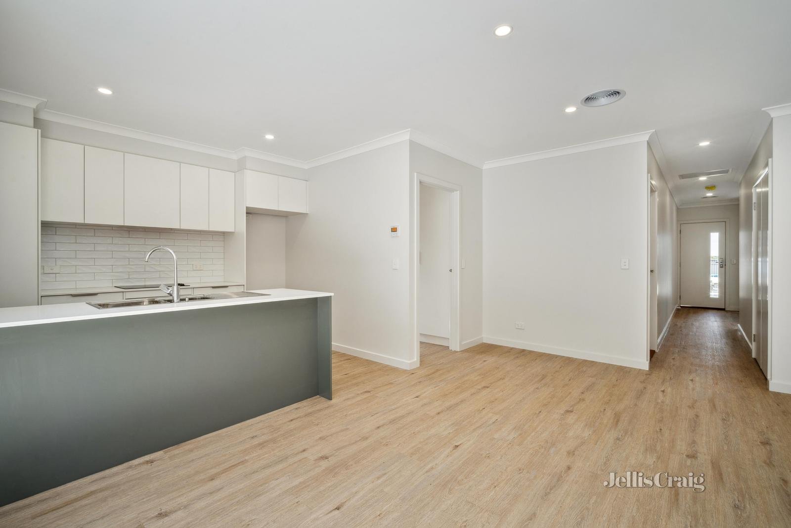 12 Miners Crescent, Canadian image 7