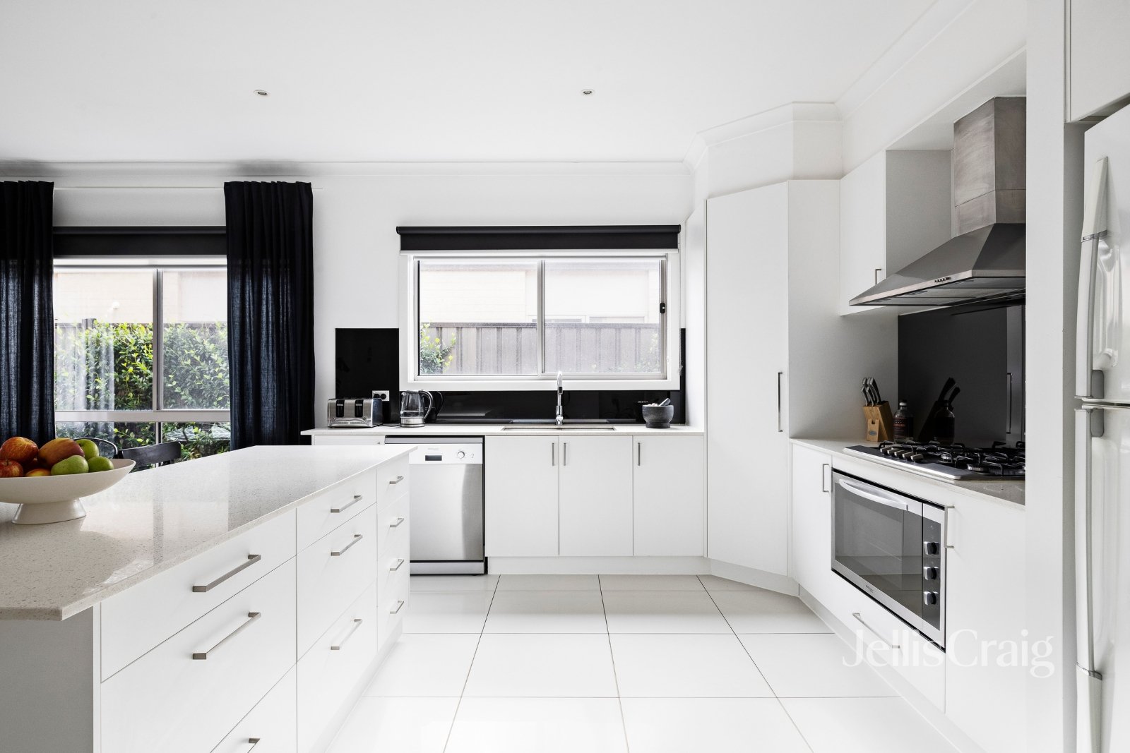 12 Muir Way, Mernda image 2