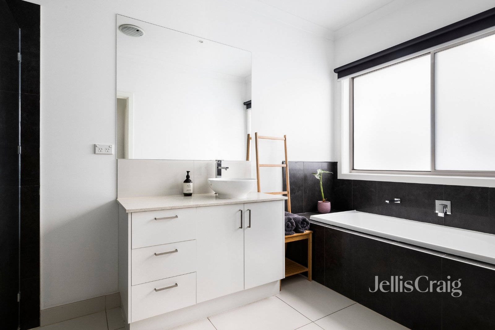 12 Muir Way, Mernda image 4