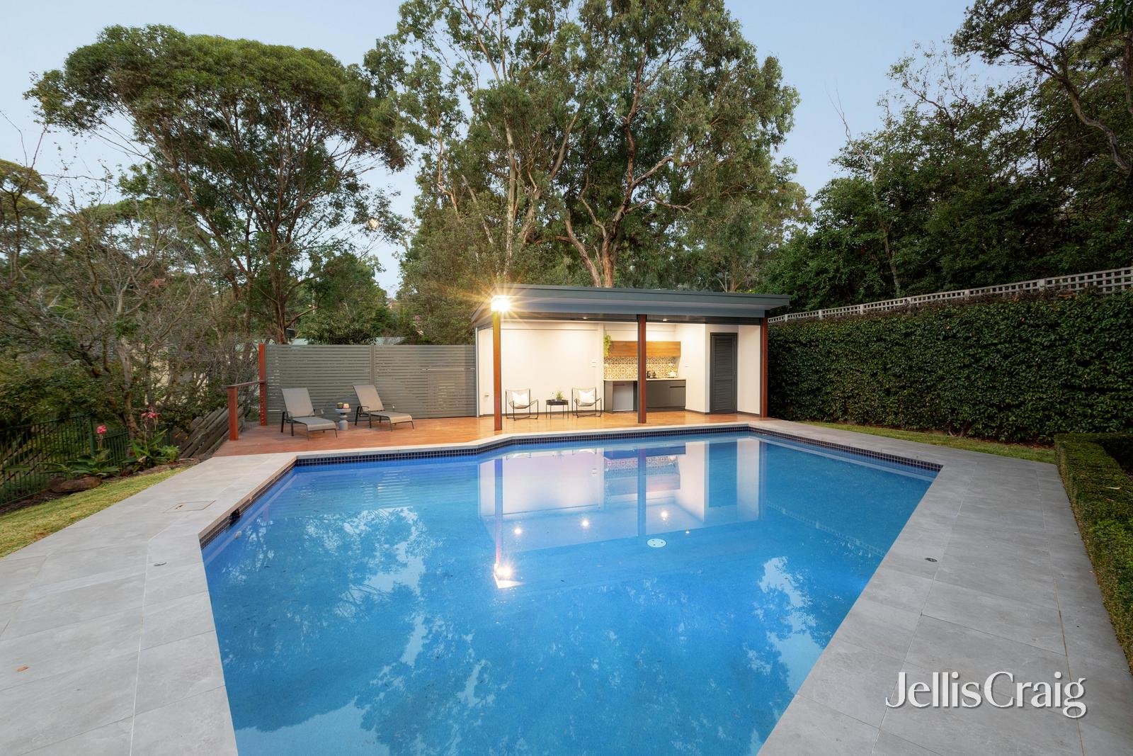 12 Mulberry Court, Eltham image 2