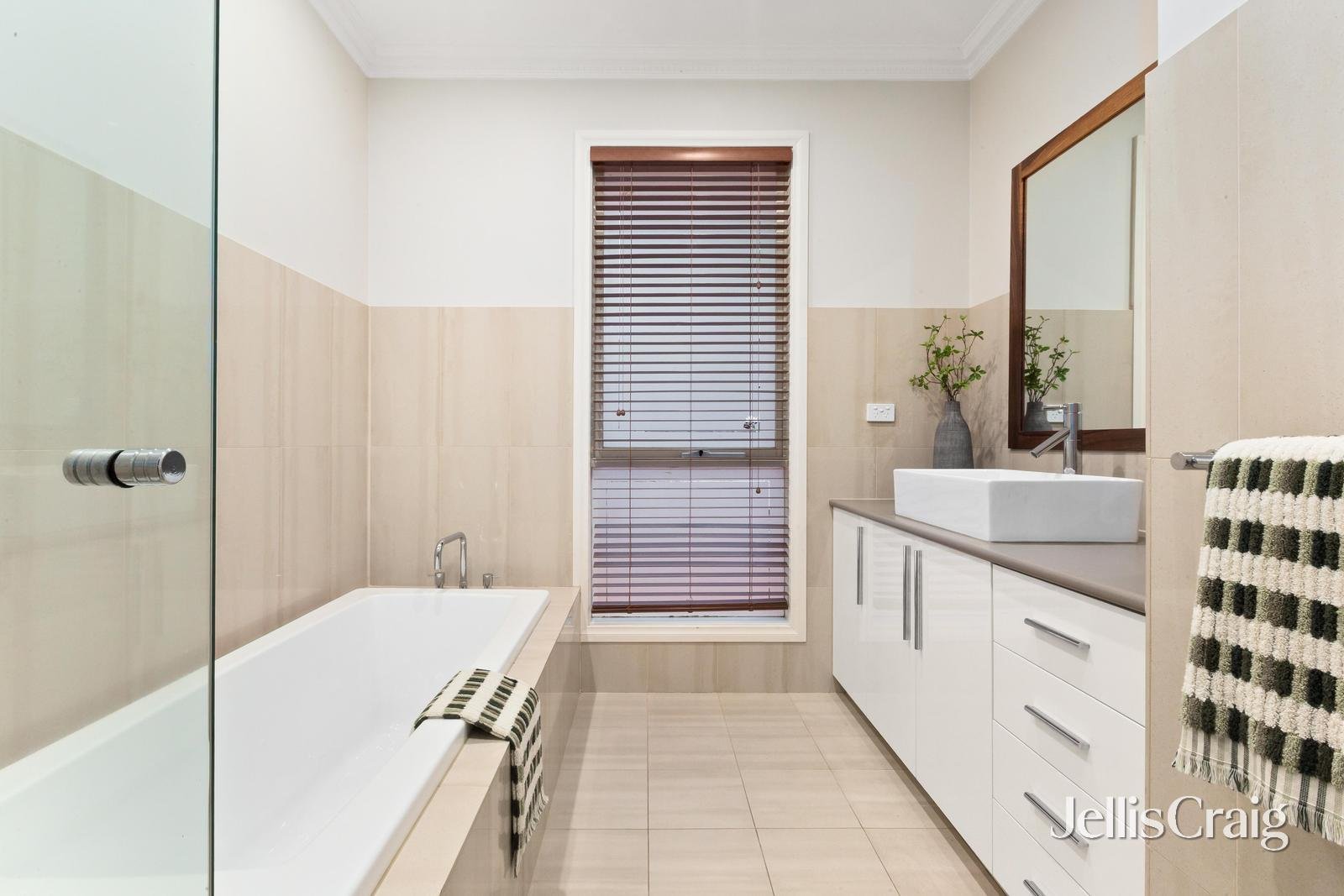 12 Mulberry Court, Eltham image 11