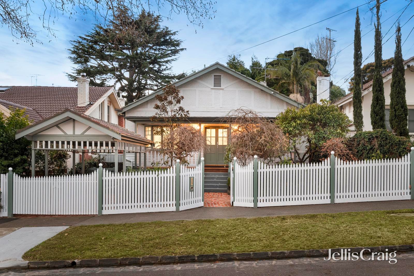 12 Murchison Street, St Kilda East image 1