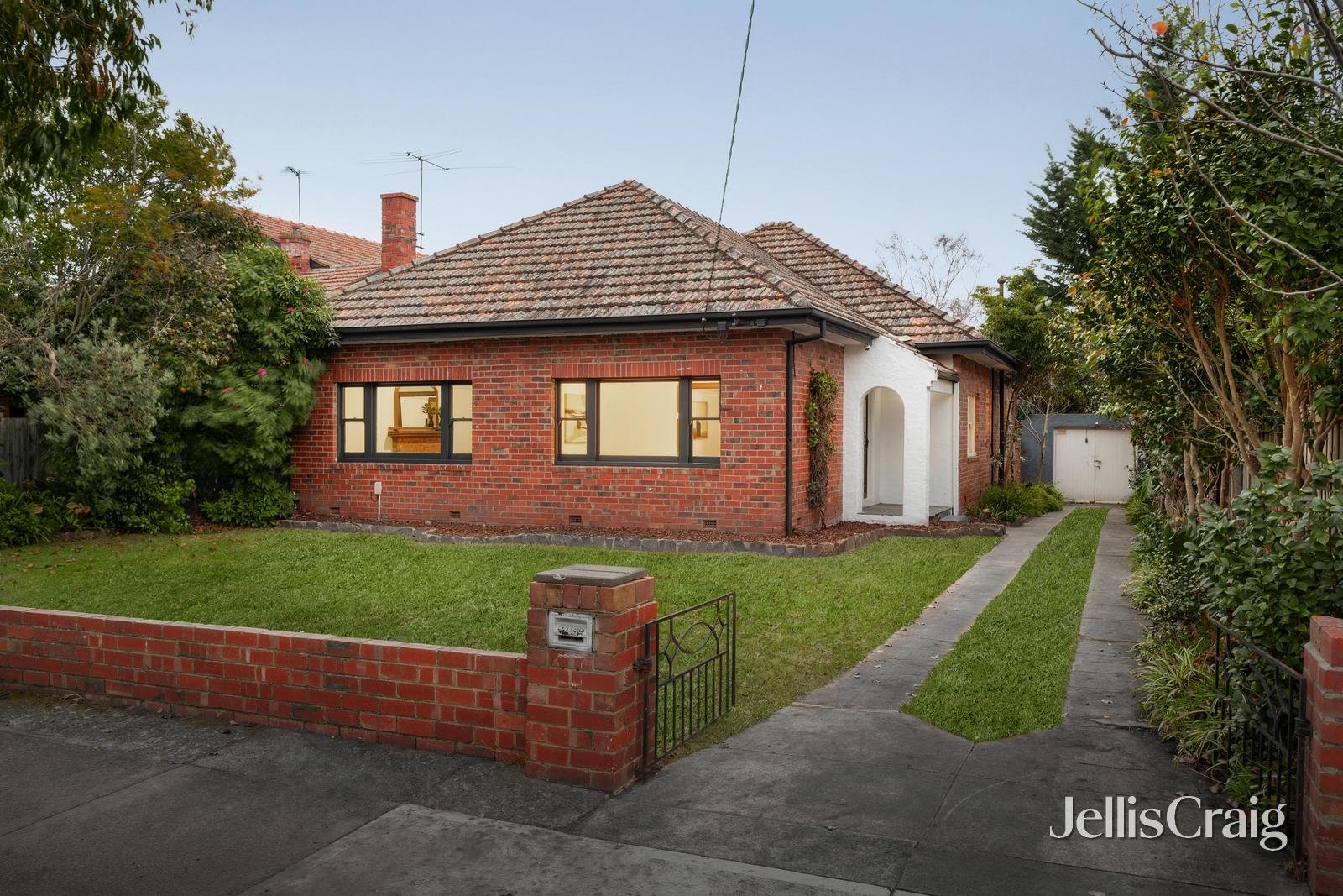 12 Myrniong Street, Glen&nbsp;Iris image 1