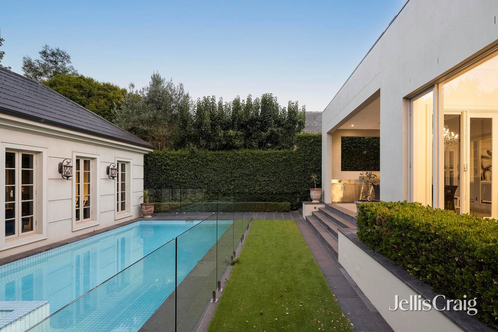 12 Netherway Street, Camberwell image 2