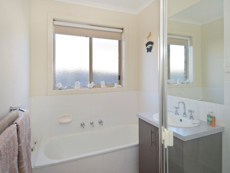 12 Nigella Avenue, Corio image 8
