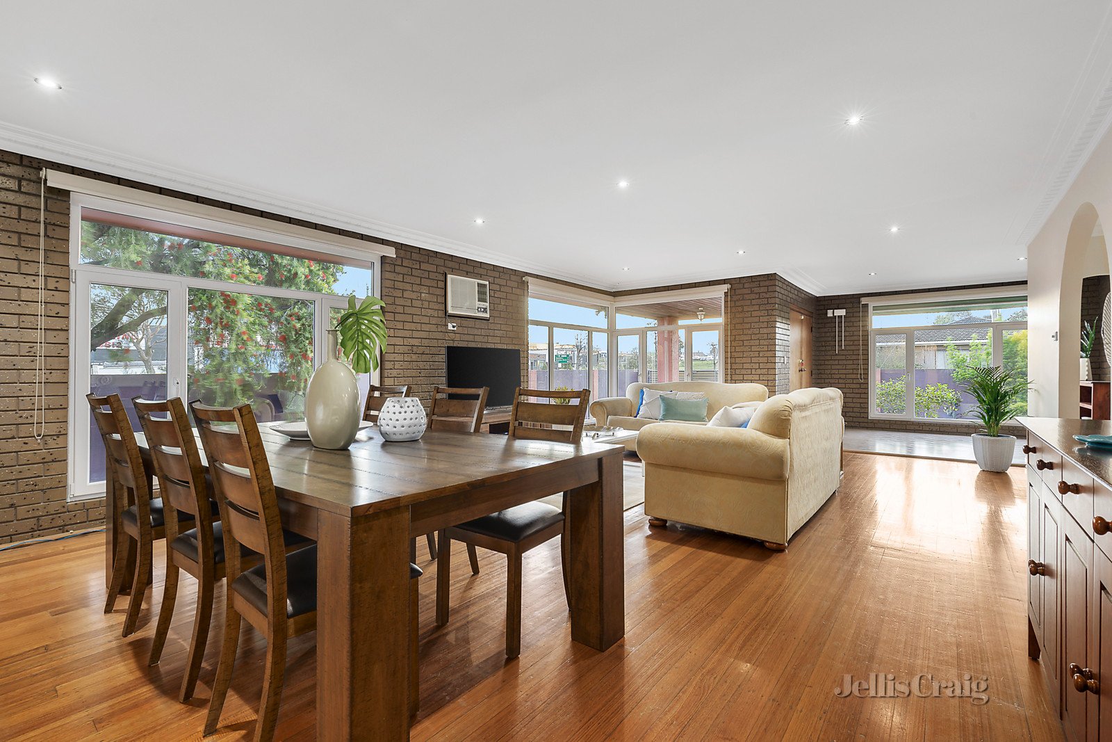 1/2 Nina Court, Bentleigh East image 2